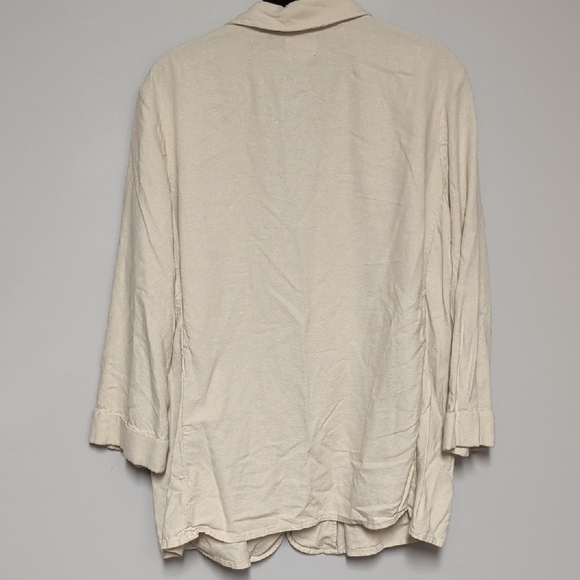 Time and Tru Women's Cream Blazer with Button Accents - Picture 5 of 6